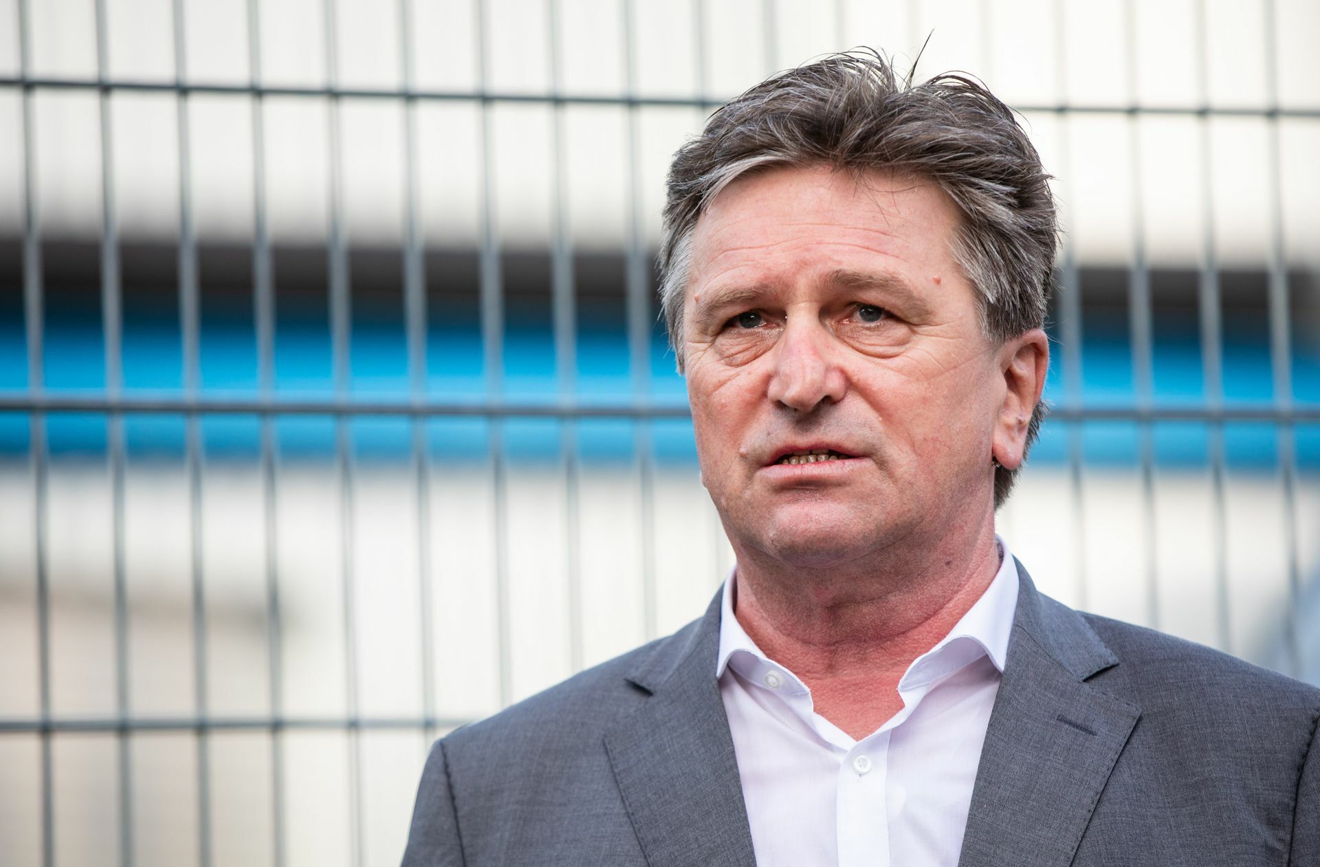 Der Sozialminister Manfred Lucha verteidigt seine Corona-Teststrategie.