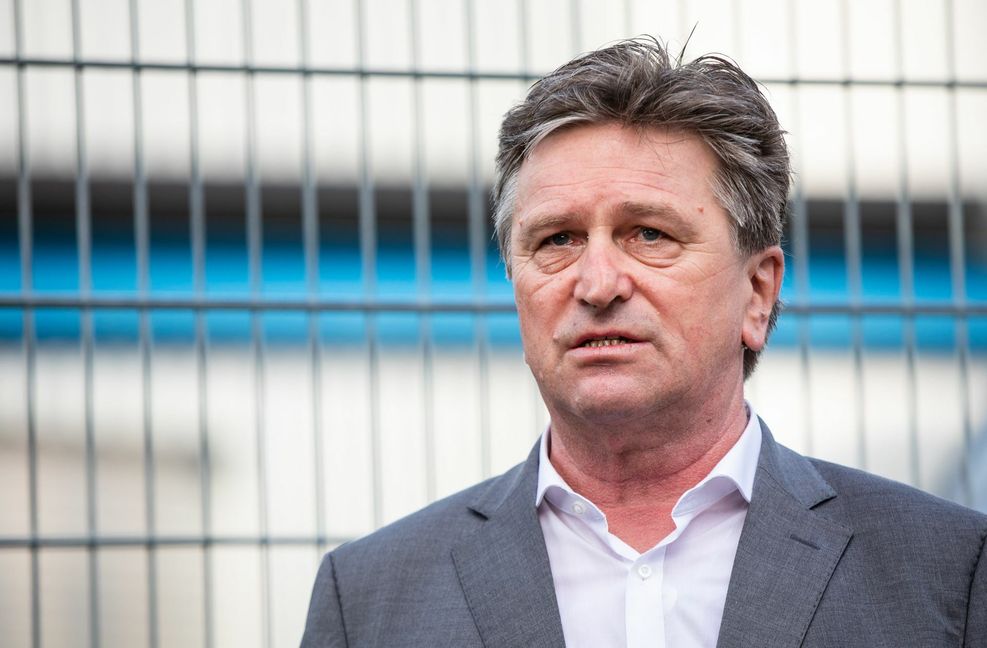Der Sozialminister Manfred Lucha verteidigt seine Corona-Teststrategie.