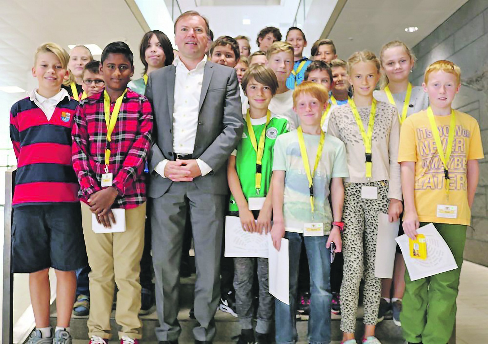 Der Böblinger Landtagsabgeordnete Paul Nemeth mit den jungen Nachwuchspolitikern aus seinem Wahlkreis. Bild: z