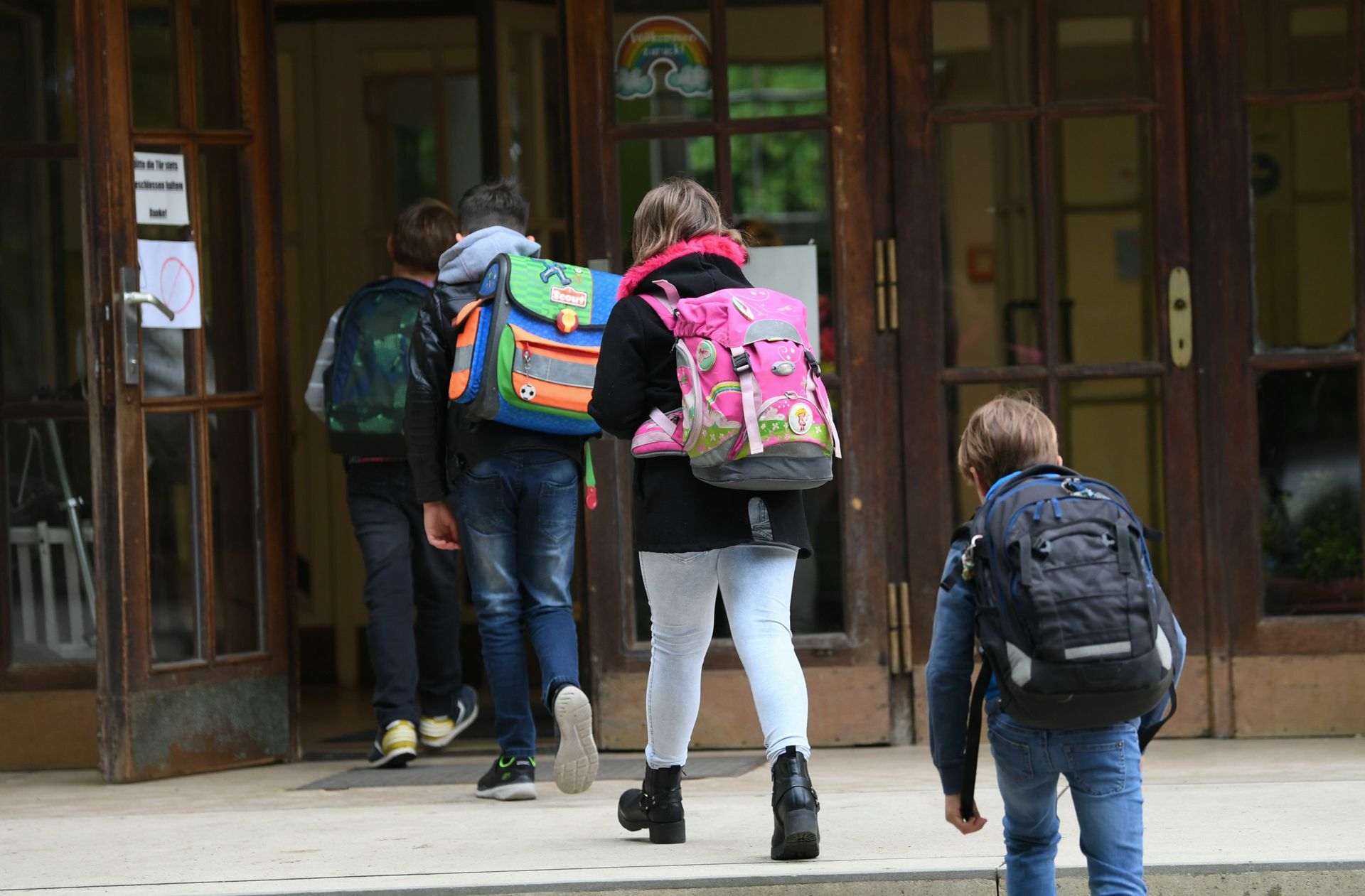 Schulstart: Am Montag öffnen die Grundschulen und Kitas. Foto: dpa/Arne Dedert
