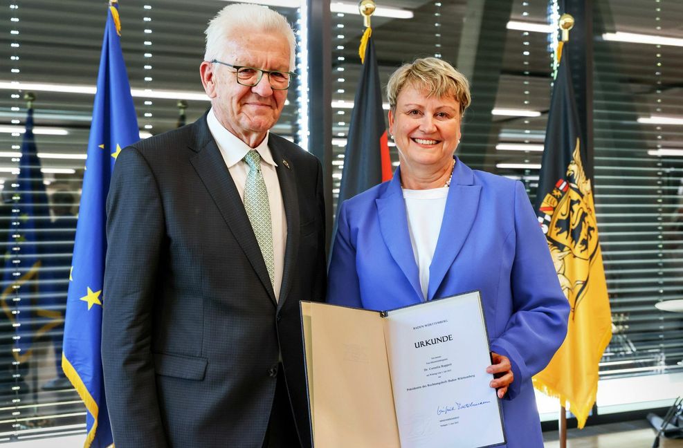 Der Ministerpräsident hat Cornelia Ruppert als erste Frau an die Spitze des Rechnungshofs berufen.