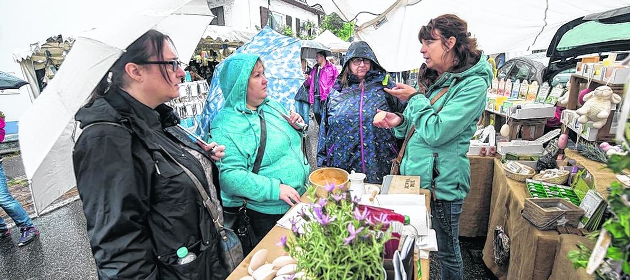 Bei Helga Walter aus Pirmasens gibt es die neueste Attraktion: Schafmilch-Seife. Bilder: Richter