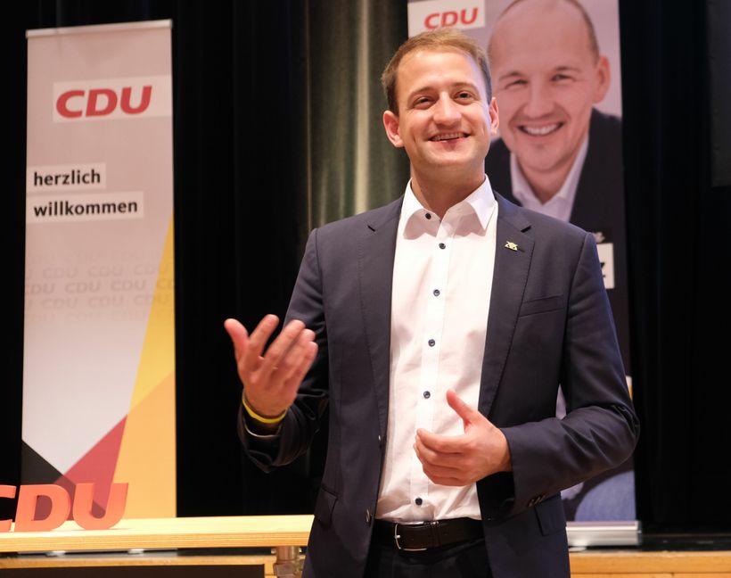 Der Landtagsabgeordnete Matthias Miller freut sich über knapp 87 Prozent Zustimmung bei seiner Wahl zum CDU-Kreisvorsitzenden. Bild: Reichert