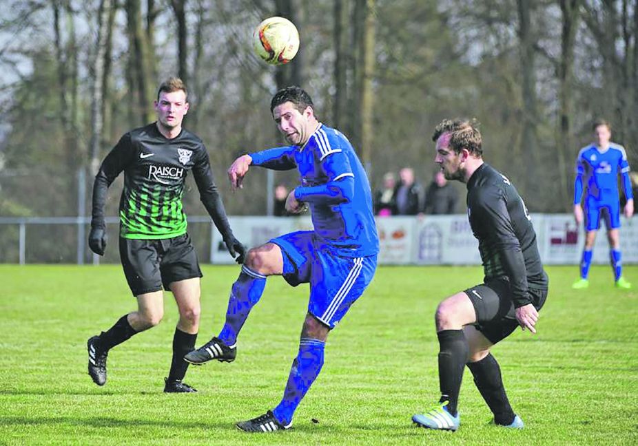 Mit dem Kopf bereitete Florian Eipper die Darmsheimer 1:0-Führung beim VfL Mühlheim vor.  Bild: automotorart/A