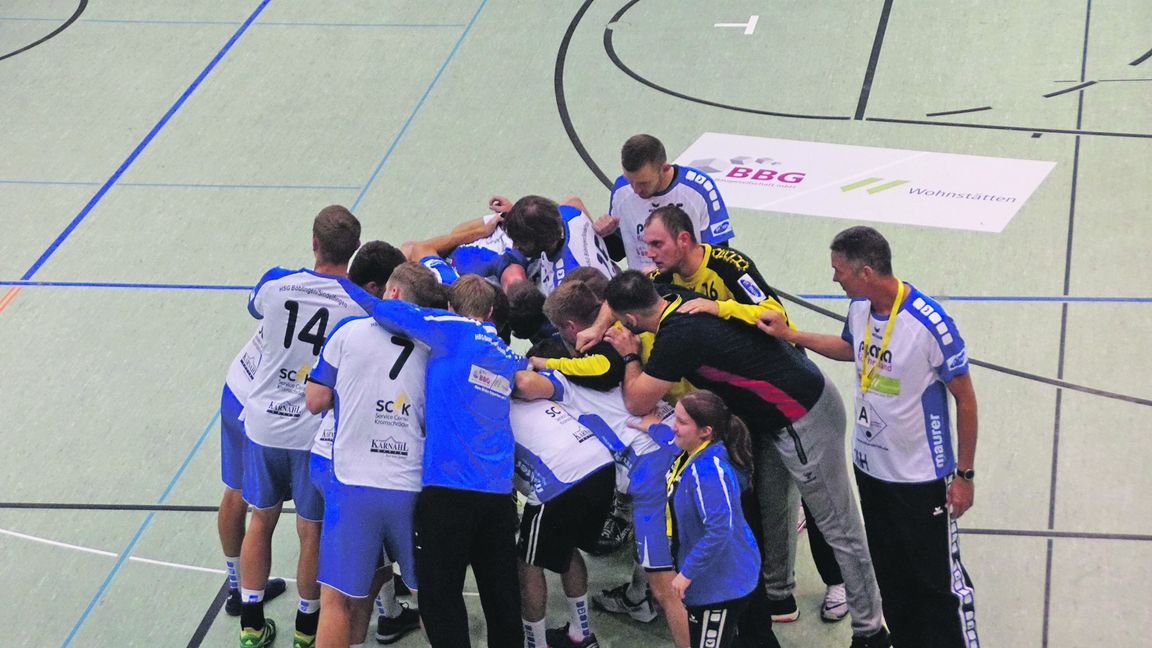 Kollektiver Jubel nach dem Spiel: Die Handballer der HSG Böblingen/Sindelfingen feiern den erfolgreichen Saisonauftakt.  Bild: SDMG/Dettenmeyer
