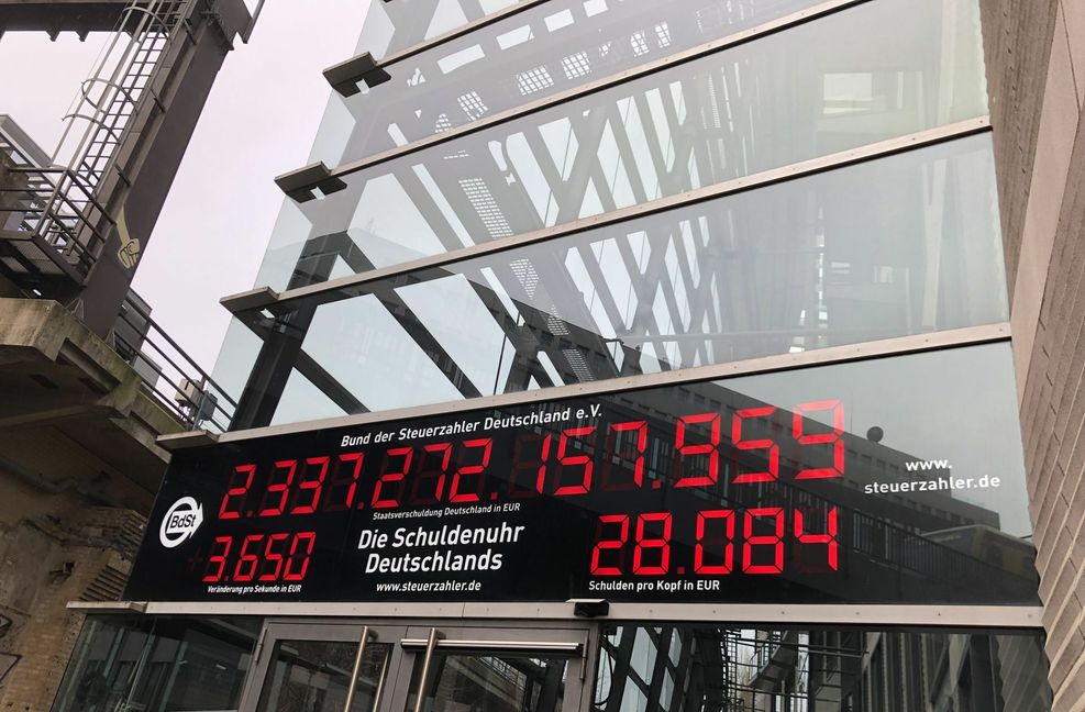 Die  Schuldenuhr in Berlin tickt.