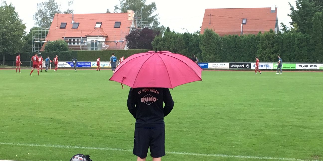 Thomas Siegmund stand am Sonntag nicht nur sprichwörtlich im Regen.  Bild Müller