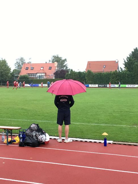 Thomas Siegmund stand am Sonntag nicht nur sprichwörtlich im Regen.  Bild Müller
