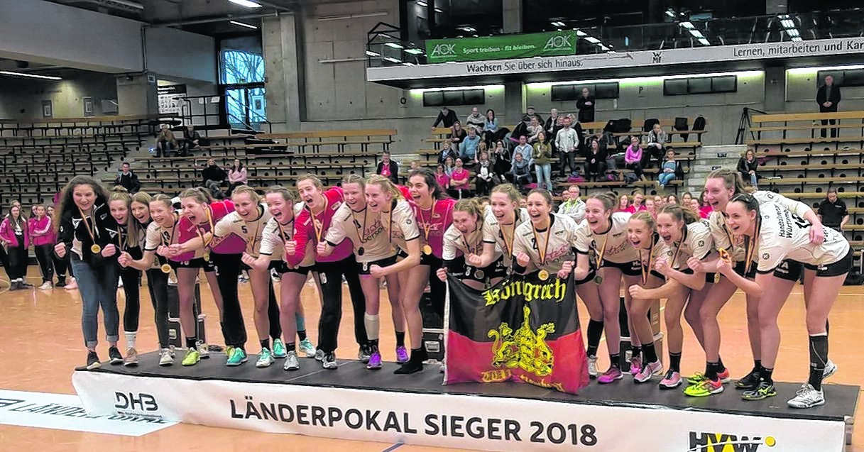 Im vergangenen Jahr durfte die württembergische Auswahl den Erfolg beim Länderpokal bejubeln. Aufs Siegerbild durfte auch die schwarz-rote Fahne Württembergs.  Bild: HVW