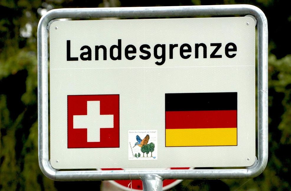 Unterschiedliche Coronaregeln, ähnliche Infektionszahlen: die Schweiz und Deutschland im Mai 2021 Foto: dpa/Rolf Haid