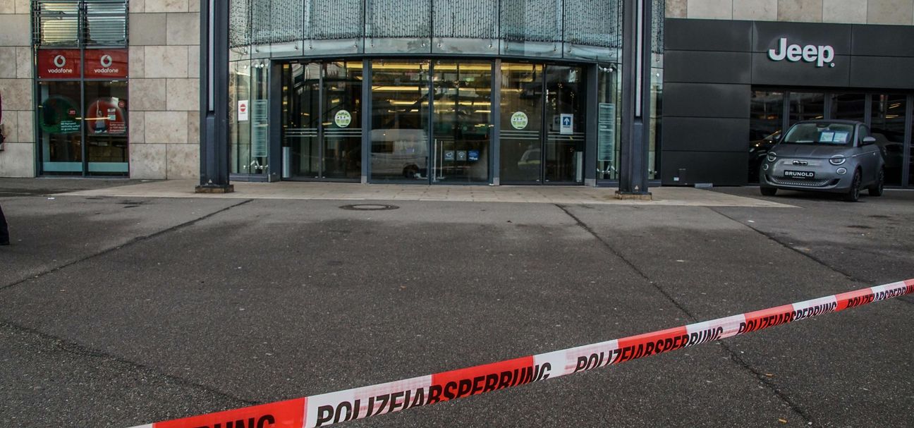 Diese Tür hebelten die Räuber auf.           Bild: SDMG/Dettenmeyer/A