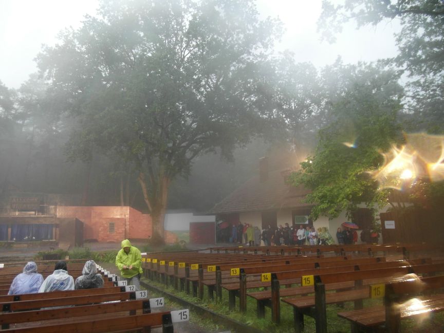 Naturtheater Renningen: Premiere trotzt dem Regen