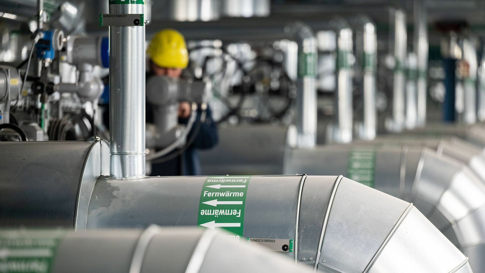 Die klimaneutrale Erzeugung der Fernwärme spielt eine zentrale Rolle in vielen Wärmeplänen. Auf dem Foto ist das Heizkraftwerk Stuttgart-Gaisburg zu sehen, wo die EnBW vor einigen Jahren zumindest von Kohle auf Gas umgestiegen ist.     Foto: dpa/Marijan Murat