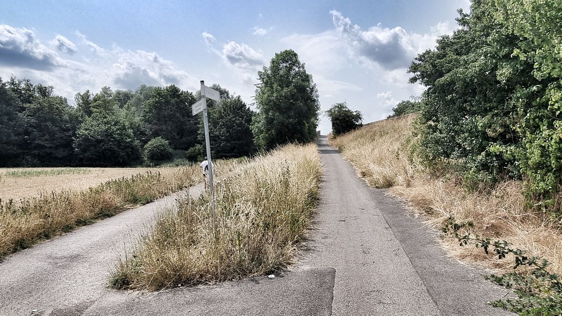 Die Spitzkehre auf dem Radweg zwischen Böblingen und Dagershein ist vielen Radlern ein Dorn im Auge. Jetzt plant die Stadt, den Bereich durch den Bau einer barrierefreie Rampe etwas zu entschärfen. Bild: Hamann