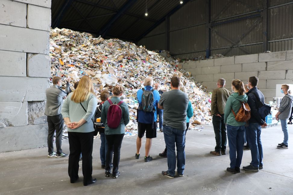 Die Halle ist das Herzstück der Sortieranlage. Hier gibt es viel zu sehen.   Bild: Landratsamt Böblingen