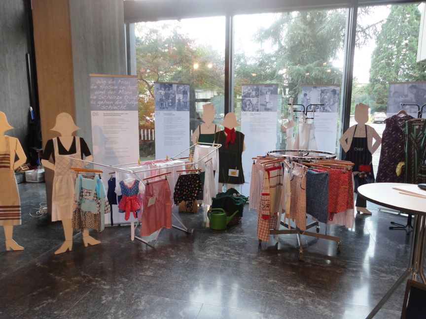 Die Ausstellung „Schürzenwechsel“ über den Wandel und der Funktion eines unscheinbaren Kleidungsstückes war nur eine der vielen Aktivitäten des Hausfrauenbundes.    Bild: Archiv