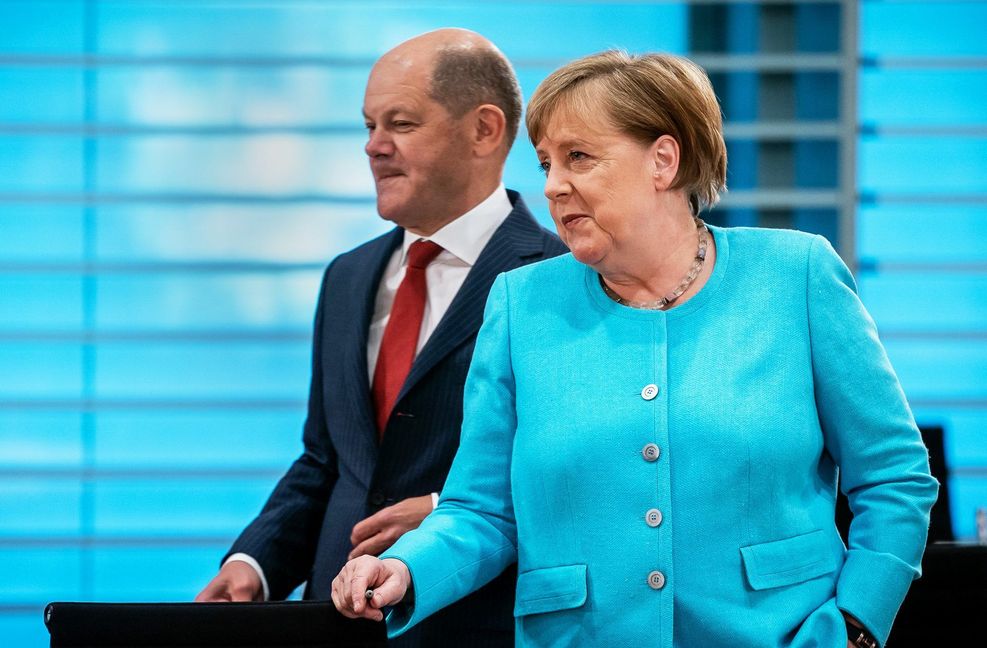 Das richtige Maß zwischen Distanz und Nähe zu finden bleibt bis zum Ende der Wahlperiode die Aufgabe von Kanzlerin und Vizekanzler. Foto: dpa/Michael Kappeler