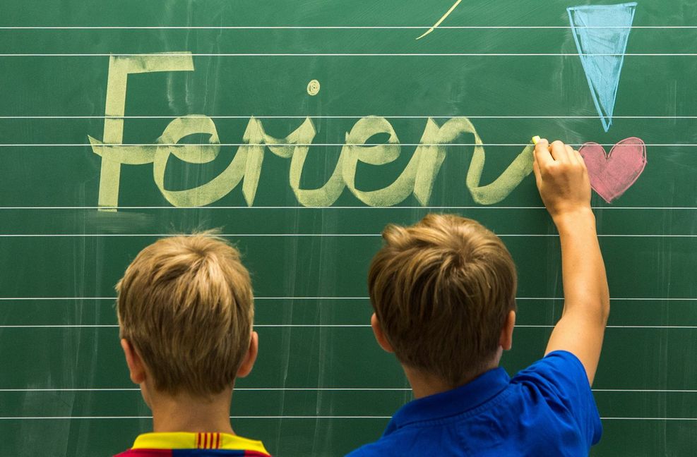 In der ersten Novemberwoche bleiben die Schulen zu.
 Foto: dpa/Armin Weigel