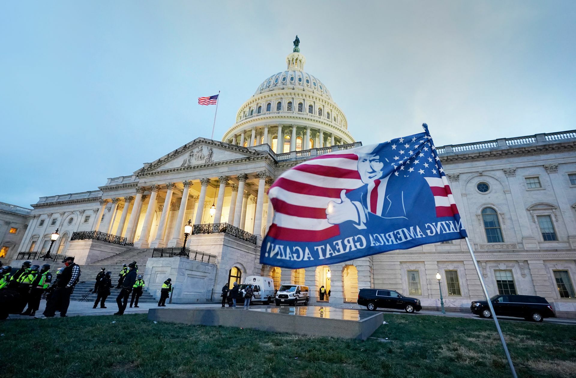Die sogenannte Tea Party hat schon zur Zeit von Barack Obama Symbole und Protestrituale etabliert, die auch nun beim Sturm auf das Kapitol zu sehen waren.   Foto: dpa/Manuel Balce Ceneta