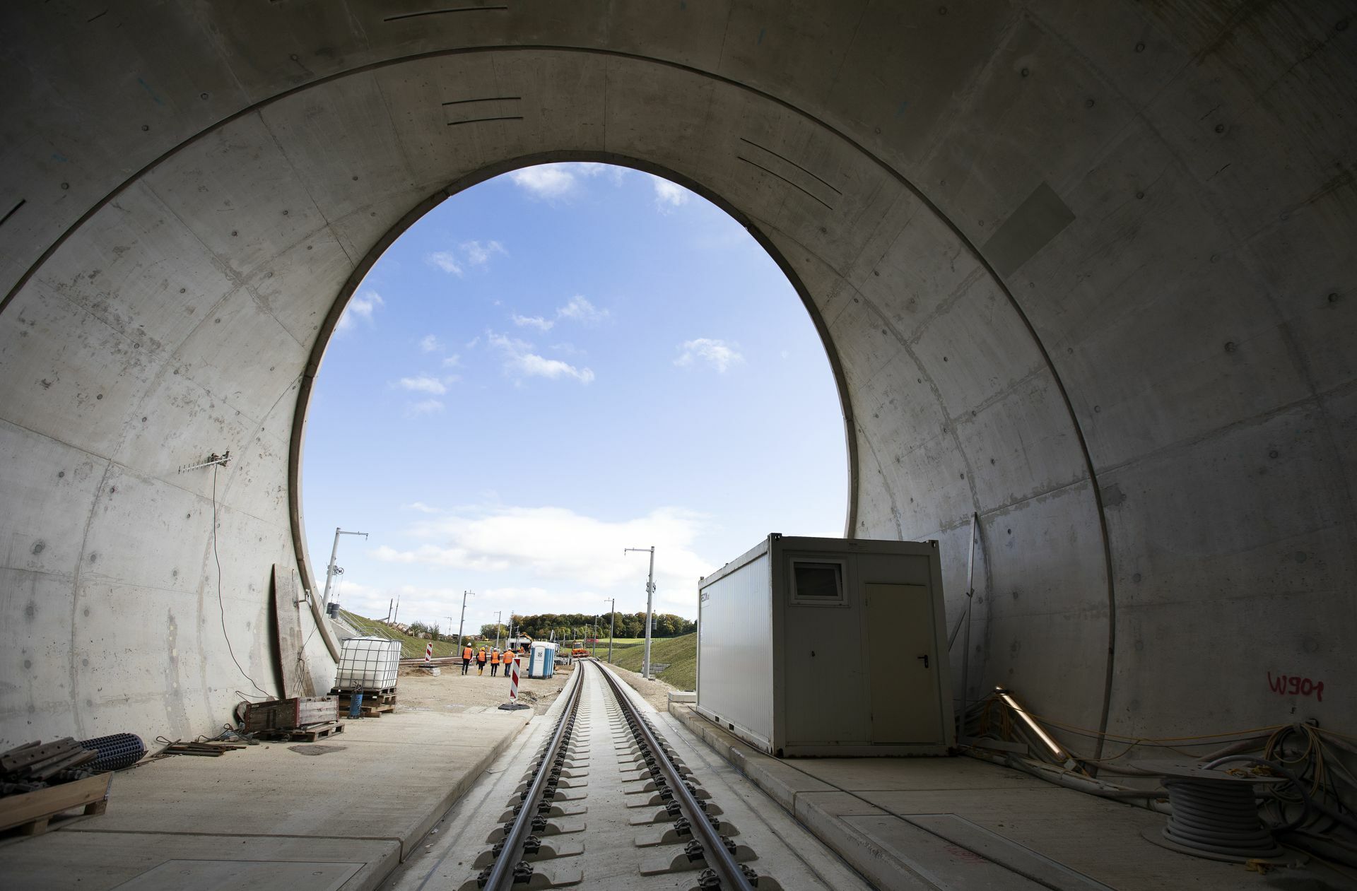 Blick aus dem Tunnelportal in Richtung Ulm.