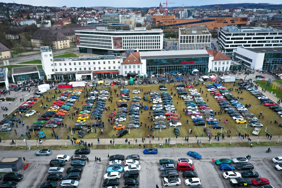 Wenn die Motorworld zum Saisonauftakt einlädt, trifft sich alles, was auch nur einen Tropfen Benzuin im Blut hat.   Bild: Motorworld