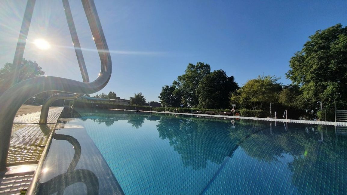 Das Renninger Freibad öffnet in dieser Woche erst um 13.30 Uhr. Bild: z