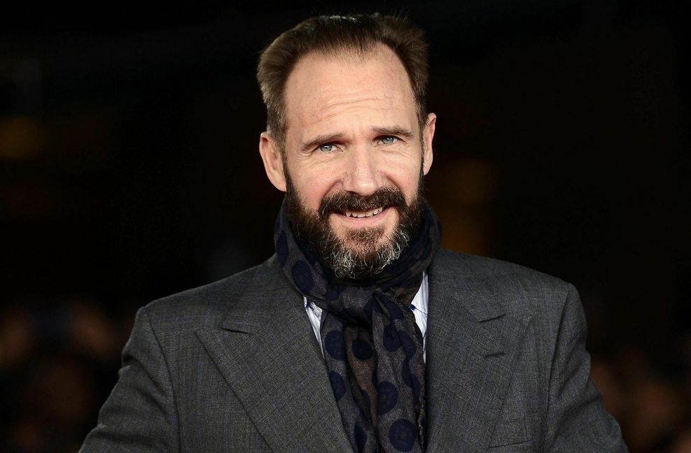 Ralph Fiennes – hatte eine 2007 Affäre mit Stewardess – erst auf der Flugzeugtoilette, nach der Landung auf seinem Hotelzimmer. Lisa Robertson berichtete ausführlich darüber, was sie den Job kostete.
 Foto: dpa/Claudio Onorati