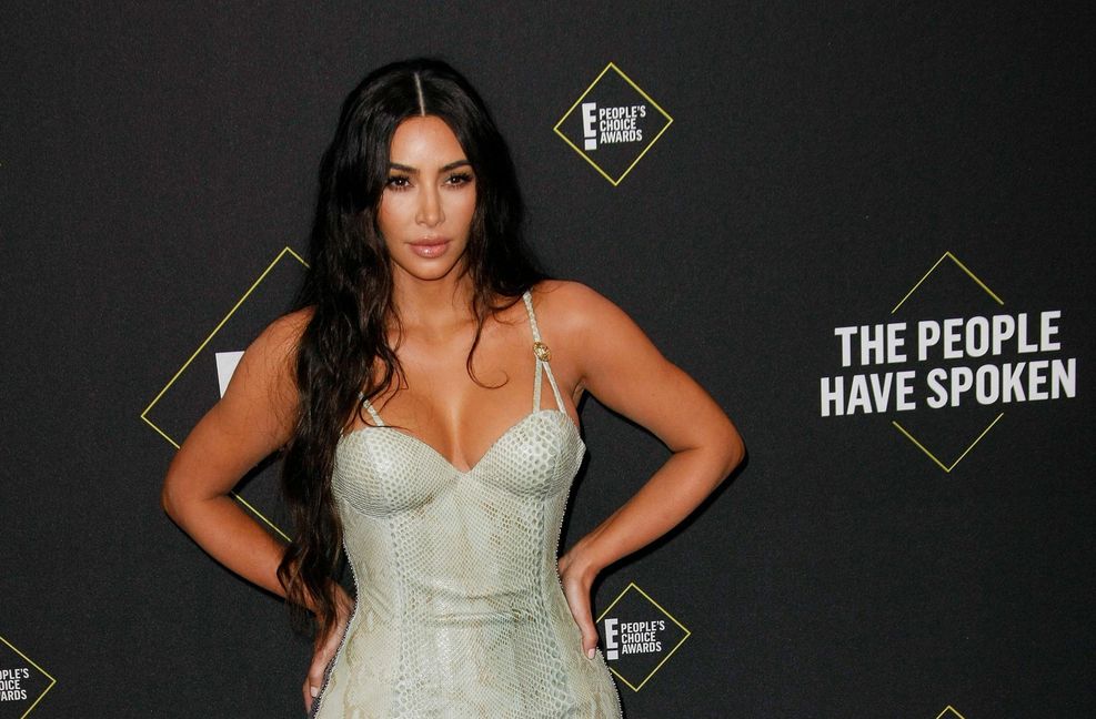 Wie die Mutter: Mit Anzüglichkeiten Aufmerksamkeit kreiren? Kim Kardashian ist dabei – auch im „Mile High Club“.
 Foto: Imago/Image space