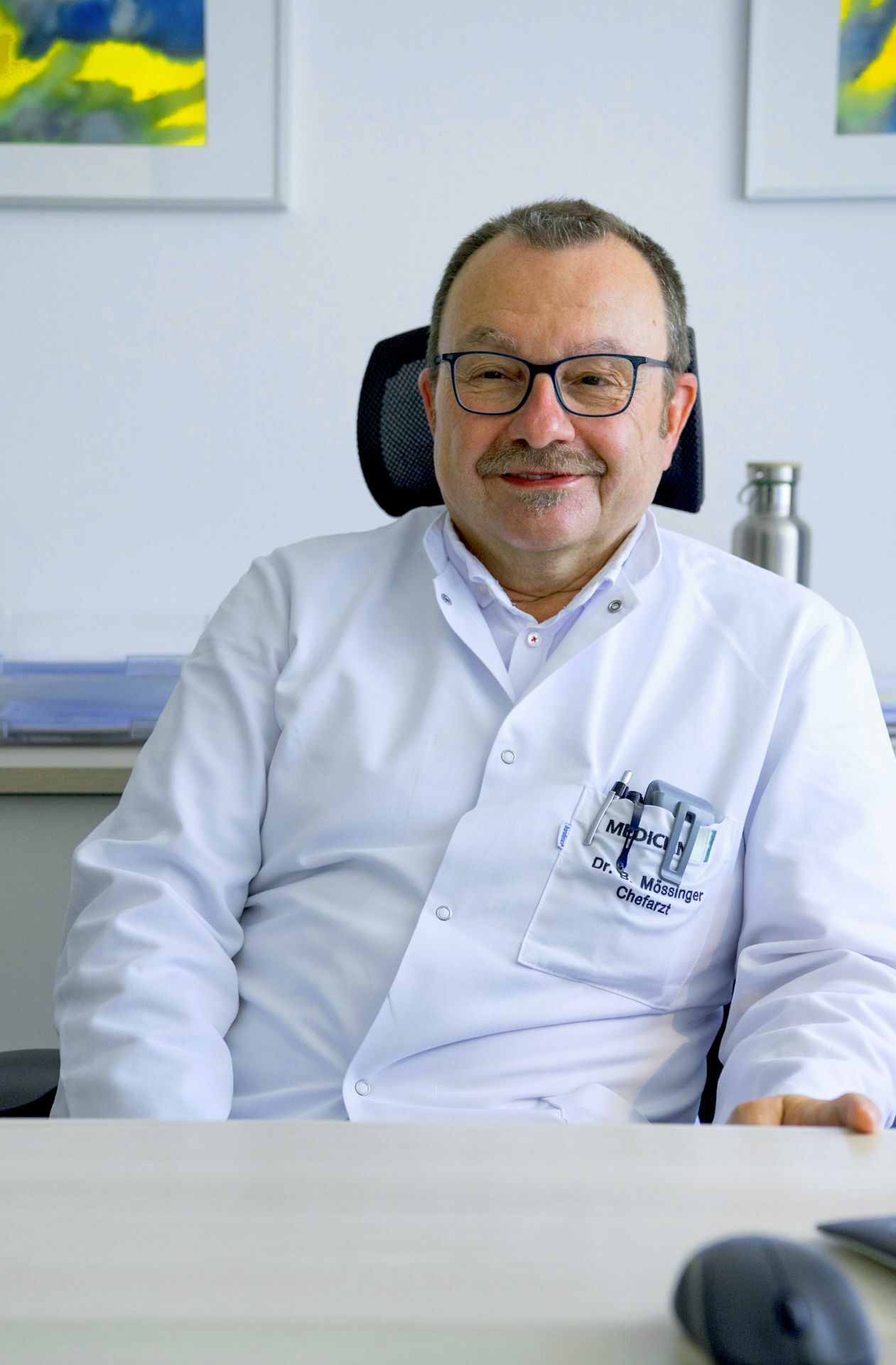 Bernd Mössinger, Chefarzt der Fachklinik für Atemwegserkrankungen, Allergien und Schlafmedizin,  sagt, dass Patienten wie Matthias Wanckel oft gut Chancen haben, wieder gesund zu werden. Bei Long-Covid-Patienten ist die Prognose weniger eindeutig. Foto: Andreas Reiner