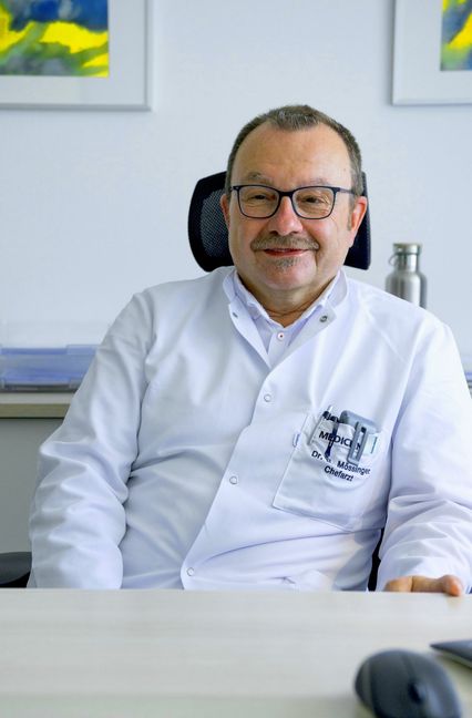 Bernd Mössinger, Chefarzt der Fachklinik für Atemwegserkrankungen, Allergien und Schlafmedizin,  sagt, dass Patienten wie Matthias Wanckel oft gut Chancen haben, wieder gesund zu werden. Bei Long-Covid-Patienten ist die Prognose weniger eindeutig. Foto: Andreas Reiner