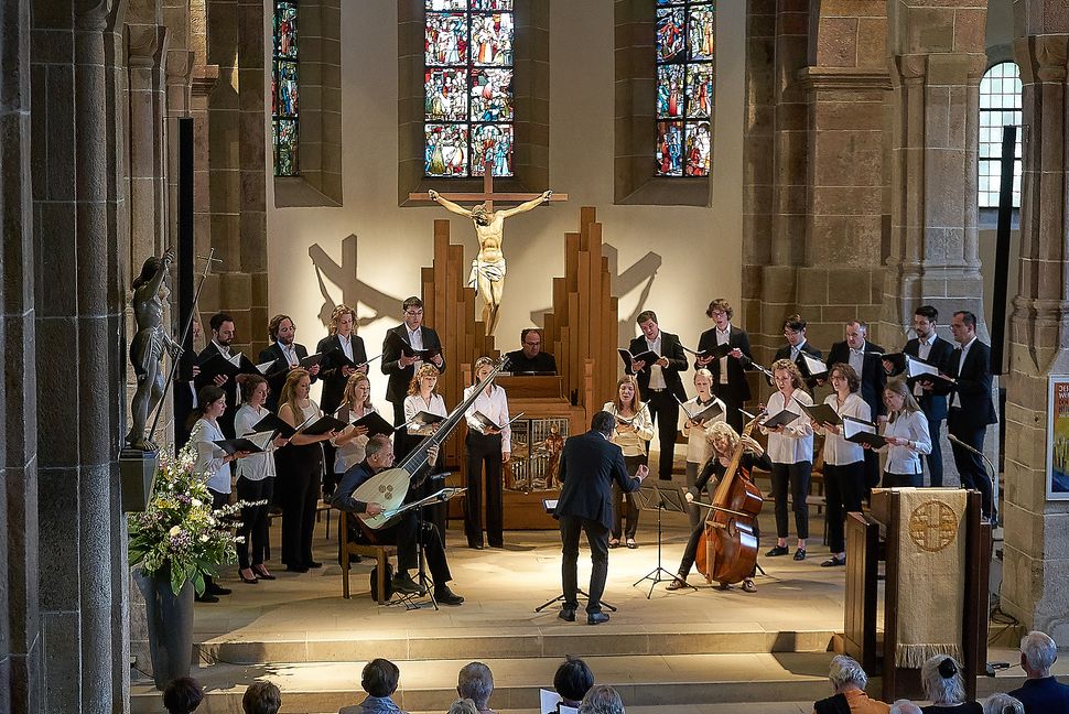 Das Archivbild zeigt das Sindelfinger Vokalkabinett unter Leitung von Daniel Tepper in der Martinskirche.   Bild: Heiden/A