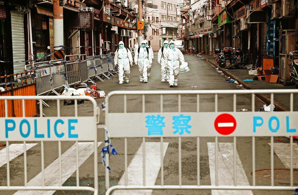 Von einer Normalisierung noch weit entfernt. Die Straßen in Shanghai sind menschenleer.