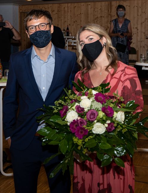 Nach Bekanntgabe des Wahlergebnisses: der neue Bürgermeister von Weil der Stadt Christian Walter und seine Lebensgefährtin Genevieve Vaillant.                             Bild: Richter