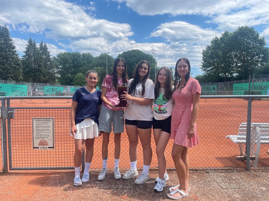 Die erfolgreichen Juniorinnen-U18: Doro Wanner, Laura Krusche, Gabriella Marevic, Maxime Müller und Valeria Stovba. Bild: z