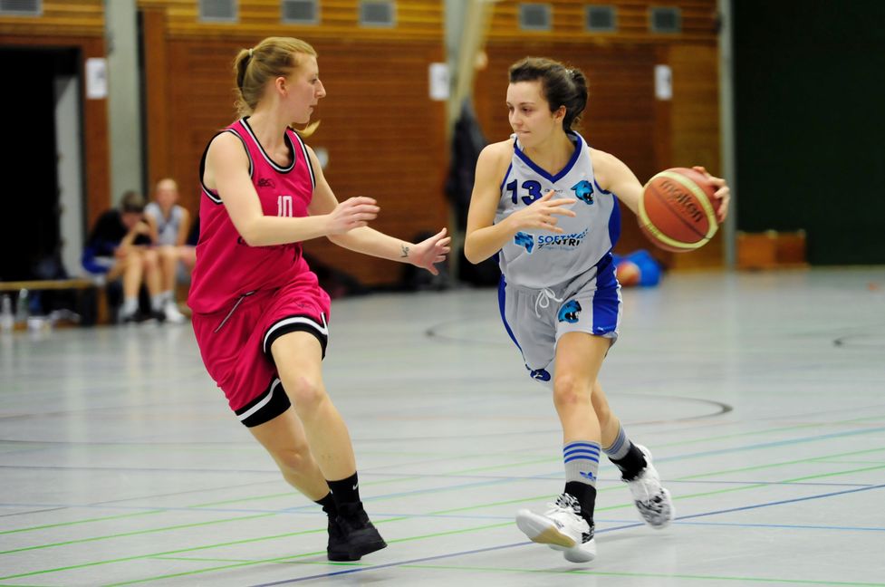 8.2.20 SVB Nr.13 Maria Eberwein (am Ball)