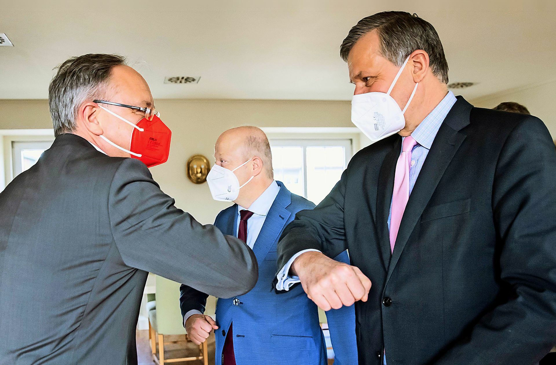 Enttäuscht nach dem Grünen-Nein zur Ampel: SPD-Fraktionschef Andreas Stoch (li.) und die FDP-Spitzenvertreter  Hans-Ulrich Rülke (re.) und  Michael Theurer  bei einem Treffen im März. Foto: dpa/Tom Weller
