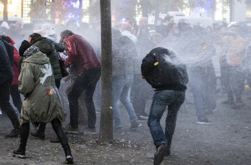 Bei Anti-Coronademonstrationen wie hier in Frankfurt gab es zuletzt schwere Krawalle.

Foto: dpa/Boris Roessler