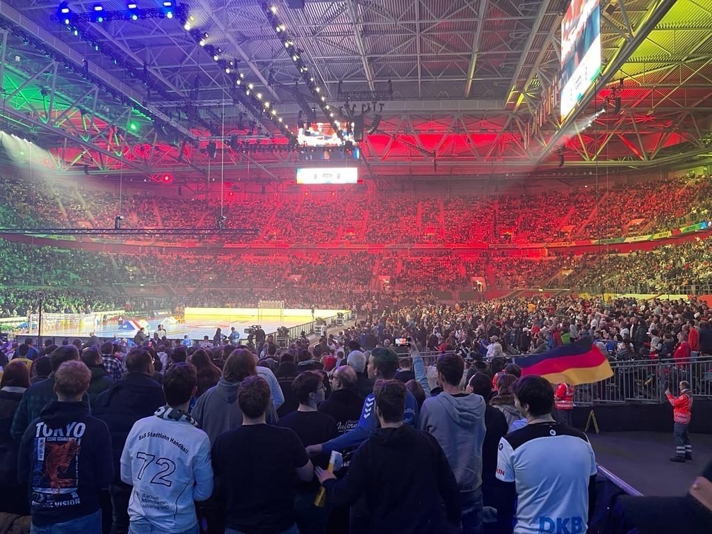 53 586 Zuschauer waren beim Weltrekordspiel in der Düsseldorfer Arena.