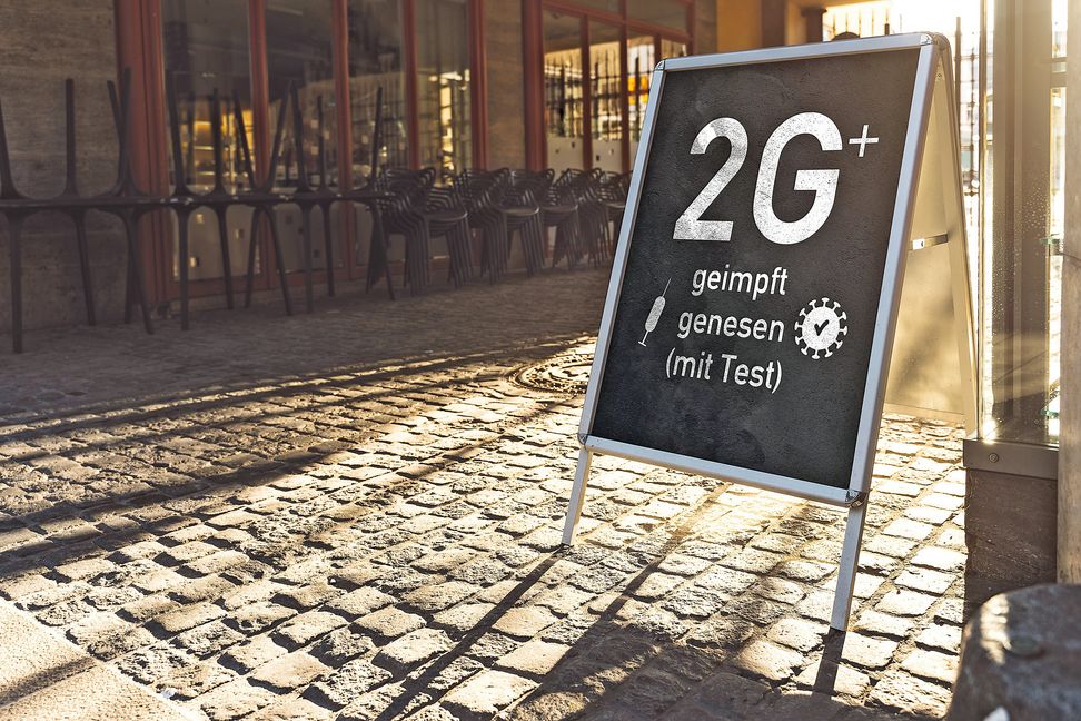 Für die Gastronomie gilt künftig die 2G-Plus-Regel für noch nicht Geboosterte. Geimpfte und Genesene, die noch keine Auffrischungsimpfung haben, müssen für den Restaurantbesuch einen negativen Corona-Test vorweisen.  Bild: Bihlmayerfotografie/Adobe Stock