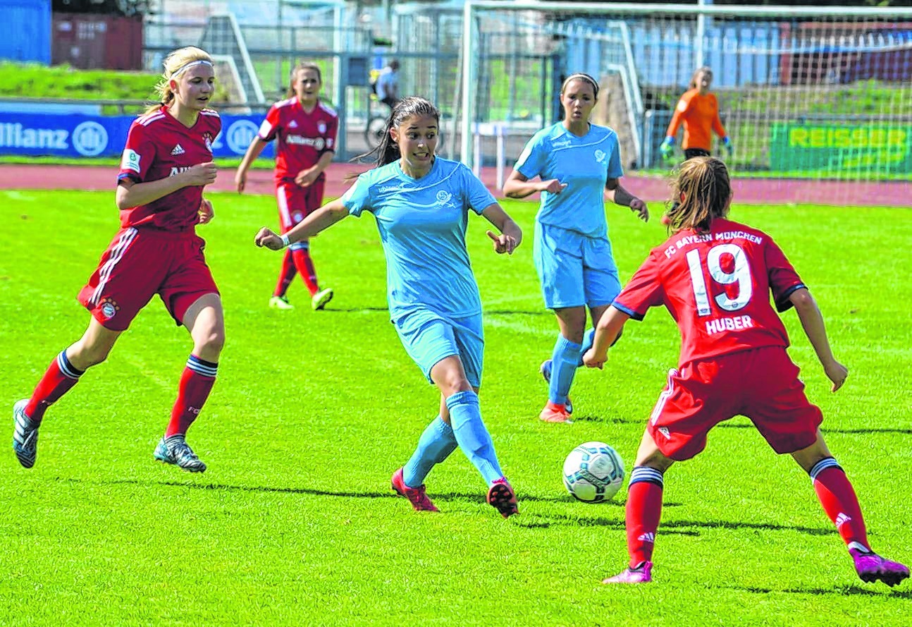Jelena Matijevic und die B-Juniorinnen der VfL Sindelfingen Ladies hatten gegen den FC Bayern München keinen leichten Stand, feierten beim 0:0 zum Saisonauftakt aber einen Teilerfolg. Bild: Zvizdiç