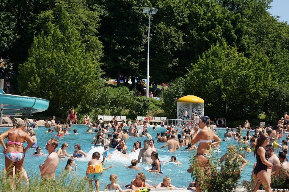So sah es im Sindelfinger Freibad vor Corona aus. Vielleicht bald wieder? Bild: Dettenmeyer/Archiv