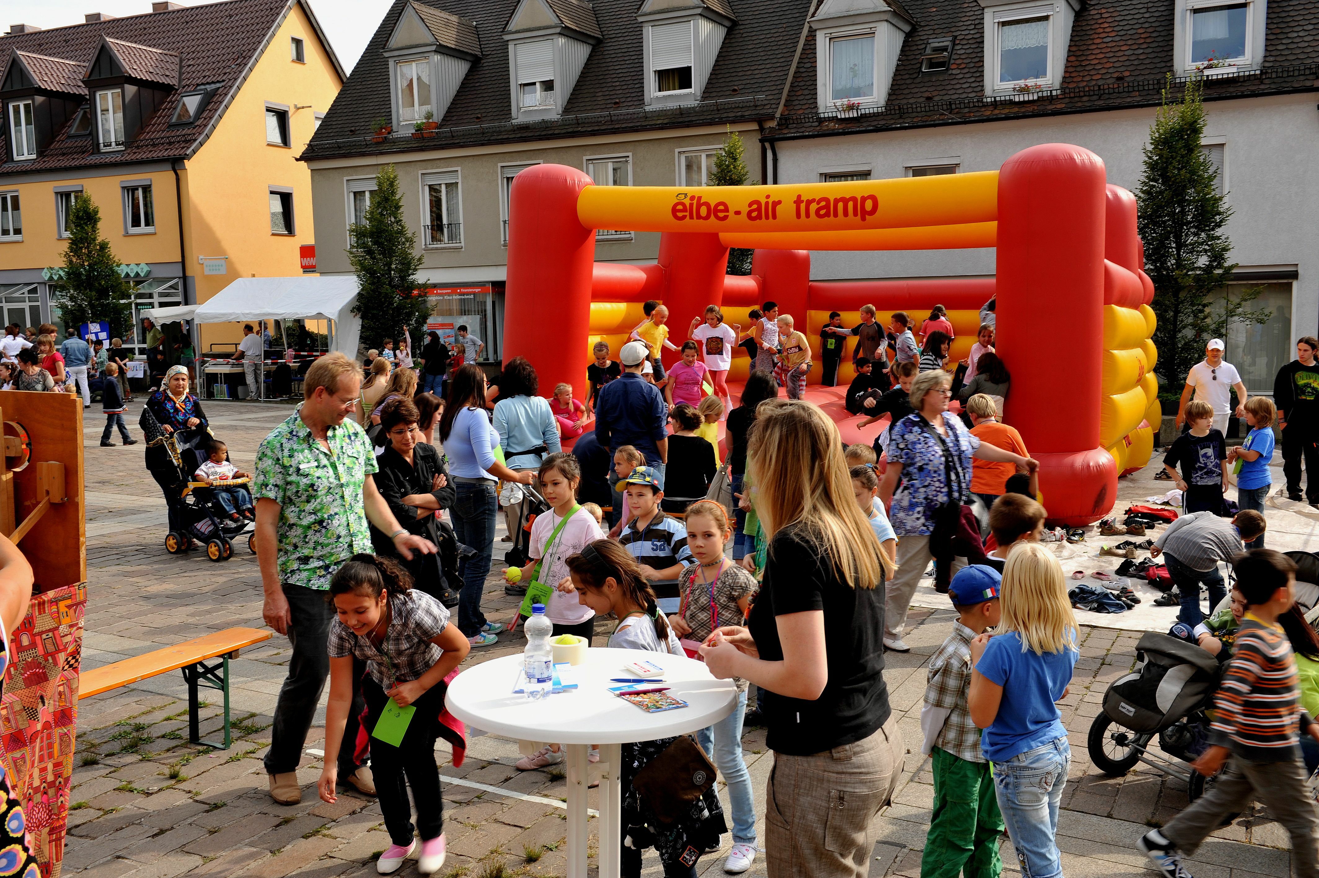 Am 22. September findet auf dem Böblinger Marktplatz wieder die Kinderolympiade statt. Auch diesmal geht es um Kinderrechte.               Bild: Stampe/Archiv