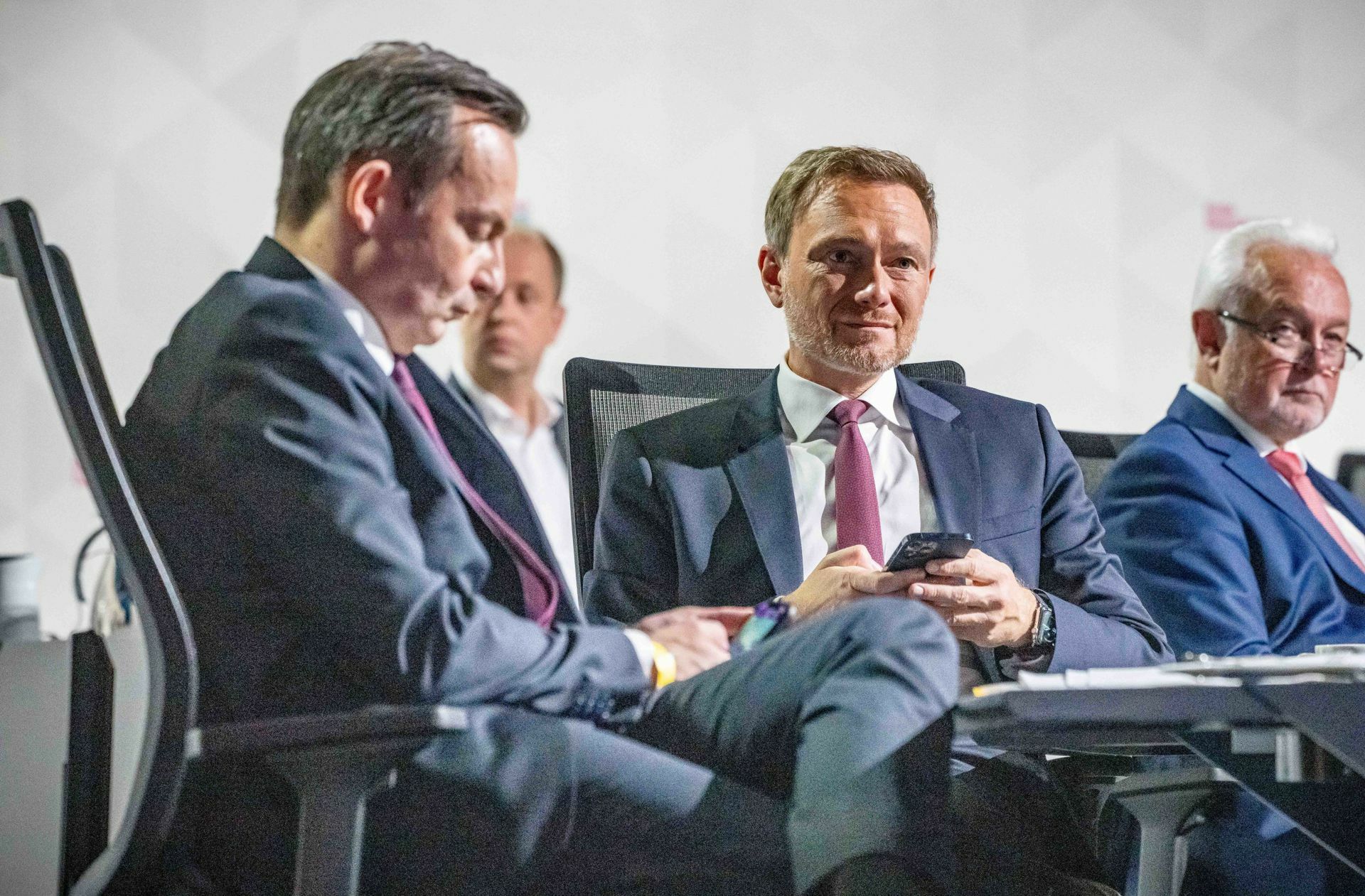 Der FDP-Vorsitzende Christian Lindner setzt inzwischen stärker als früher auf ein Team, das die Partei führt und öffentlich repräsentiert. Foto: dpa/Michael Kappeler