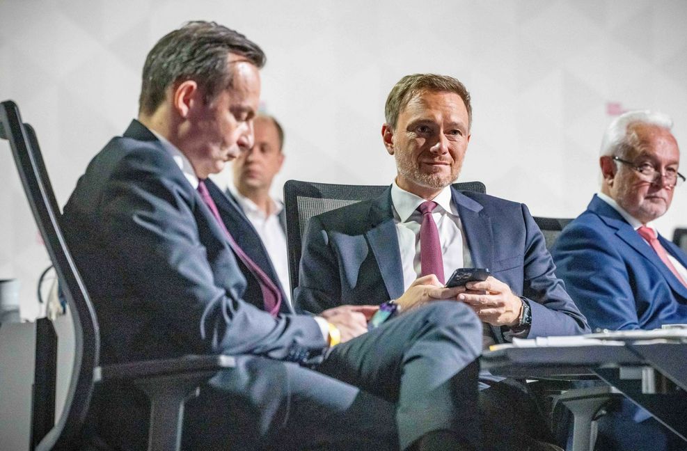 Der FDP-Vorsitzende Christian Lindner setzt inzwischen stärker als früher auf ein Team, das die Partei führt und öffentlich repräsentiert. Foto: dpa/Michael Kappeler