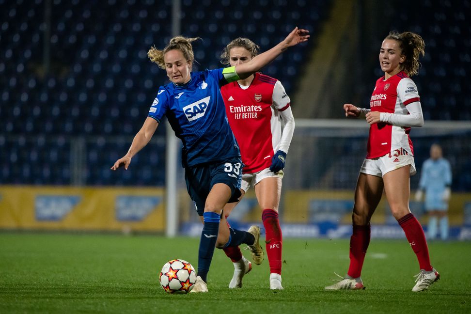 Fabienne Dongus im Spiel der Champions League gegen Arsenal London. Dieser Wettbewerb ist das Ziel der Deckenpfronnerin. Bild: Eibner