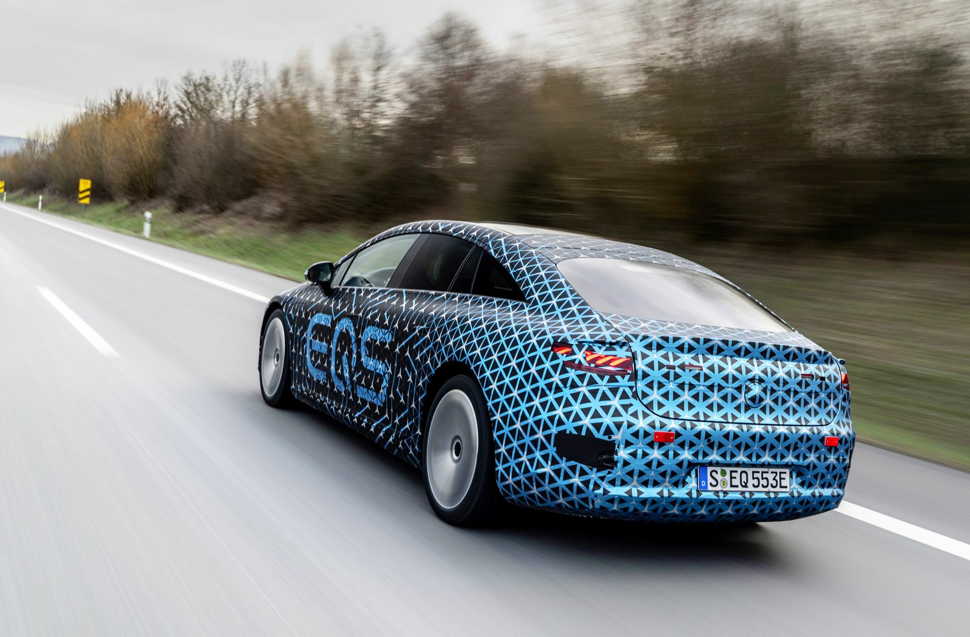 Der E-Luxuswagen EQS hat für Mercedes eine immense Bedeutung – als  Flaggschiff der Elektroflotte, als Technologieträger und als Tesla-Jäger. Foto: /Daimler AG