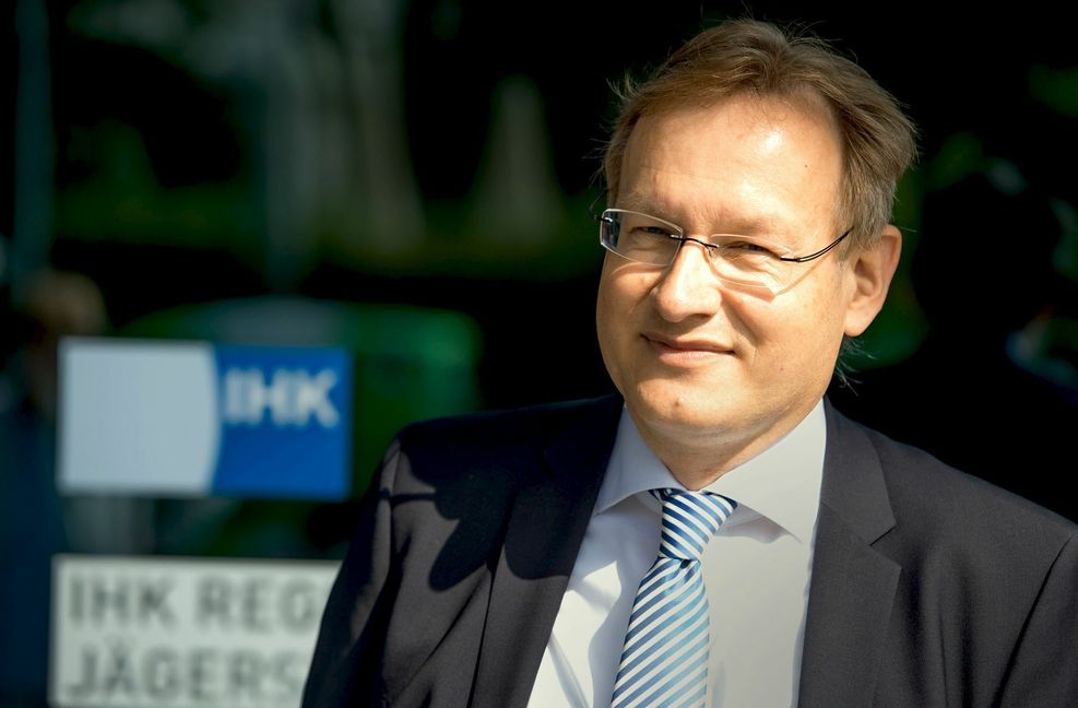 Mit höheren Beiträge reagiert die IHK Region Stuttgart auf stark gesunkene Einnahmen, wie ihr Hauptgeschäftsführer Johannes Schmalzl sagt.
 Foto: dpa/Deniz Calagan