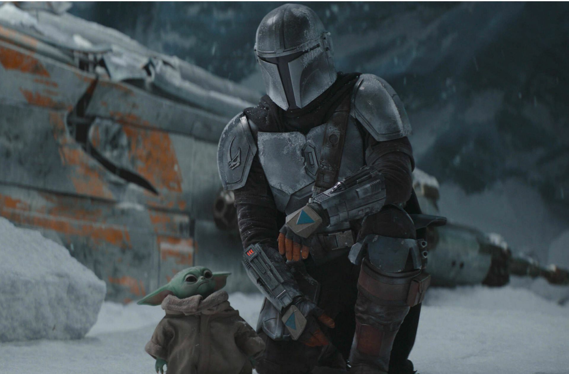 So viel Einigkeit war nie: Die Serie „The Mandalorian“ verzückt die treuen Fans, holt abgefallene Ex-Fans zurück in die Gemeinde und weckt Neugier auf „Star Wars“ bei Leuten, die zuvor noch nie etwas mit Lucas Weltraum-Saga anfangen konnten. Die Zitate aus der Italo-Westernwelt funktionieren, und nun fragt sich mancher: Soll der Serienboss Jon Favreau künftig auch die Kinofilme übernehmen?
 Foto: imago images/Cinema Publ..
