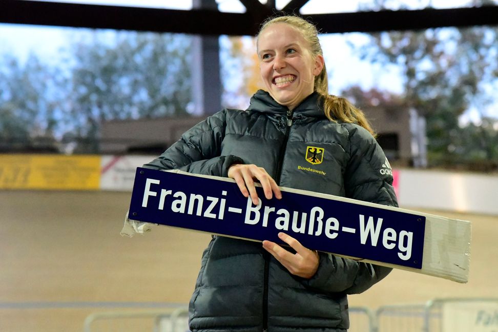 Wenn Franziska Brauße nach Gäufelden zieht, bekommt sie ihre eigene Straße. Das hat der Bürgermeister Benjamin Schmid versprochen. Bild: Holom