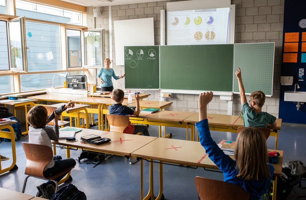 Vorsichtiger Wiederbeginn in den Schulen Foto: dpa/Philipp von Ditfurth